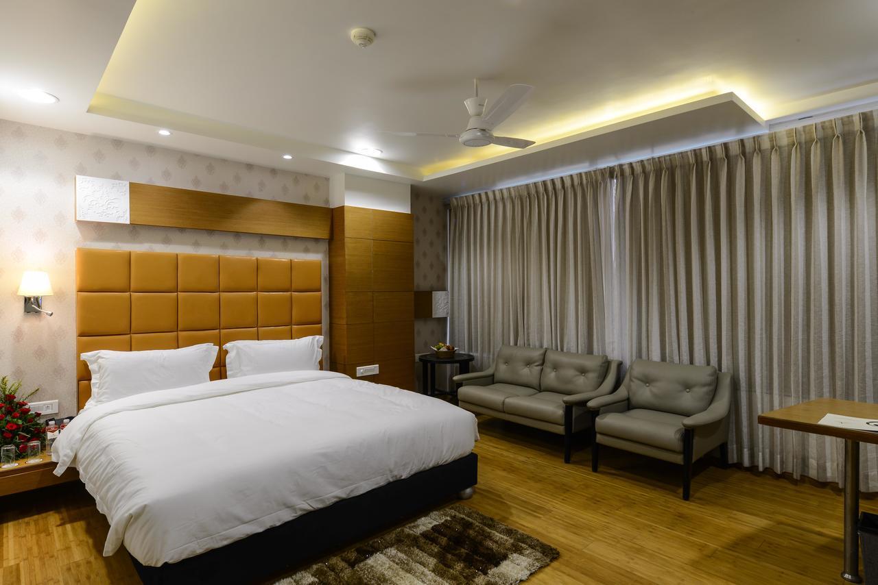 בהופאל Hotel Atishay מראה חיצוני תמונה