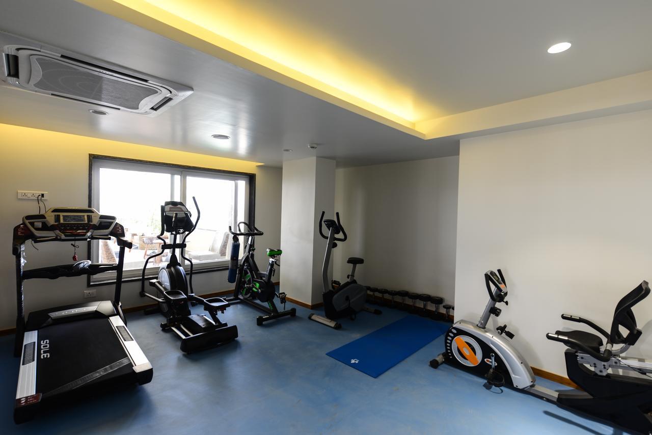 בהופאל Hotel Atishay מראה חיצוני תמונה
