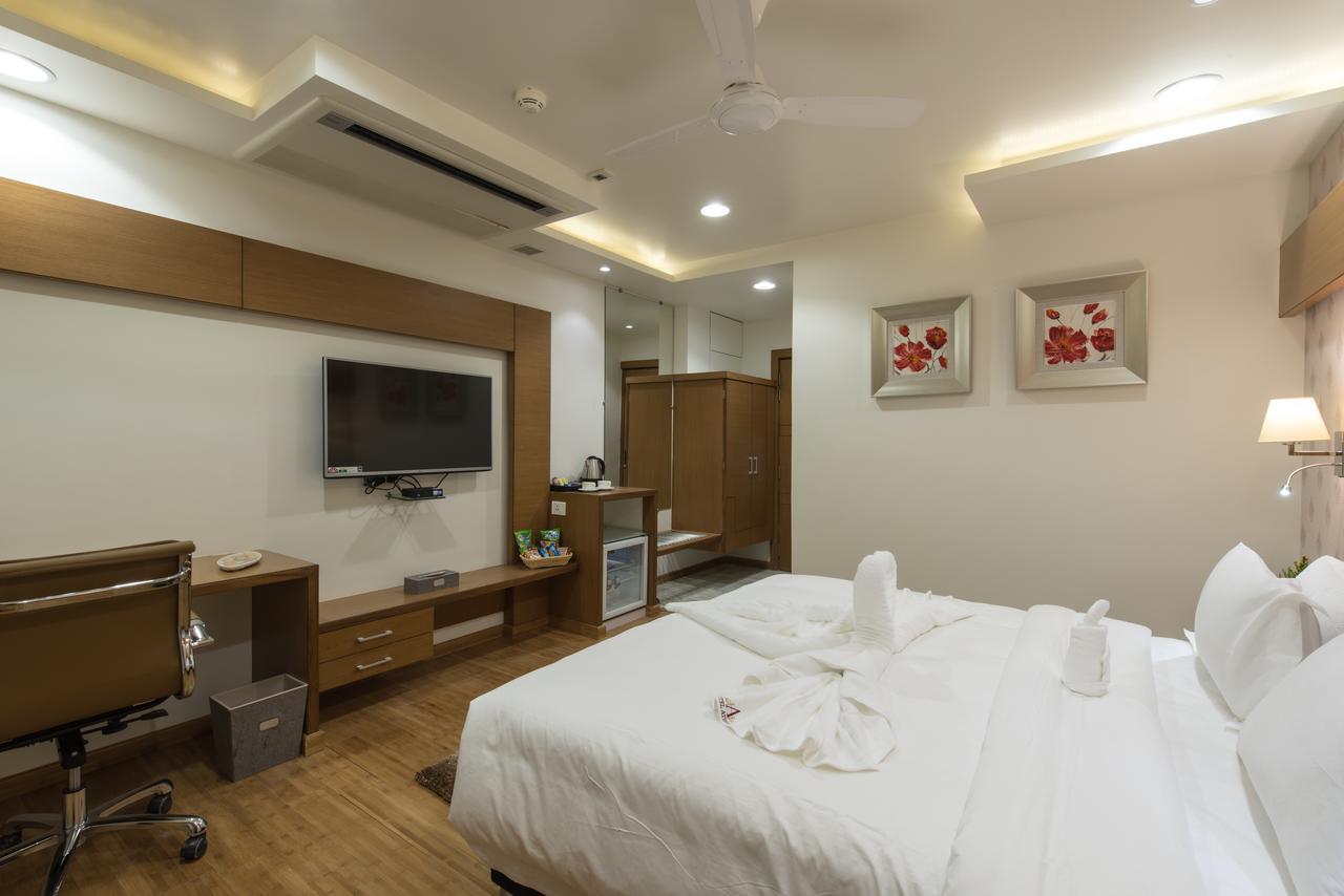 בהופאל Hotel Atishay מראה חיצוני תמונה