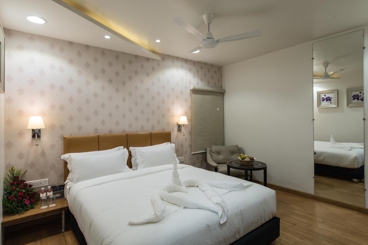 בהופאל Hotel Atishay מראה חיצוני תמונה