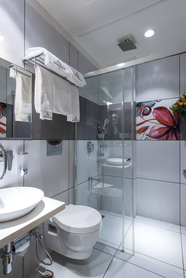 בהופאל Hotel Atishay מראה חיצוני תמונה