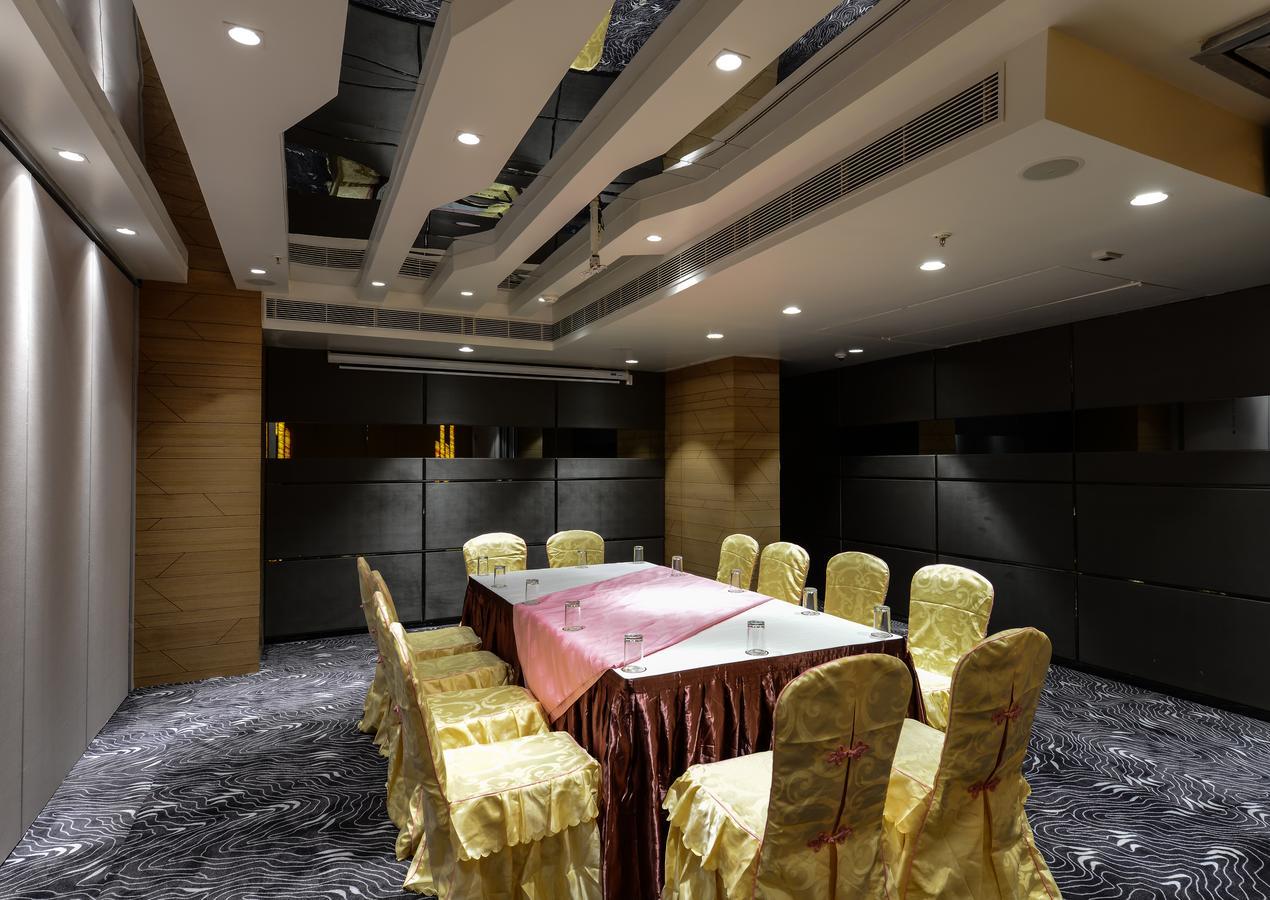 בהופאל Hotel Atishay מראה חיצוני תמונה