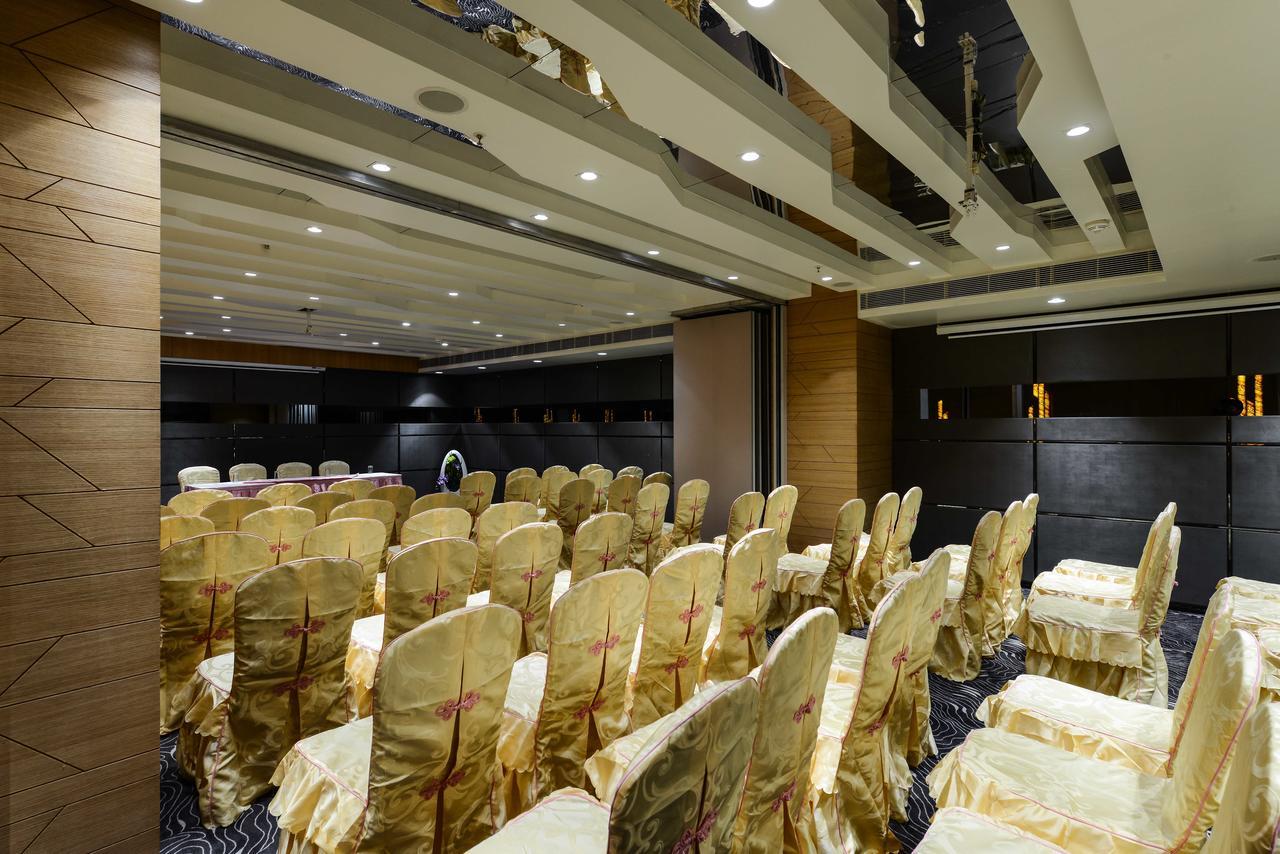 בהופאל Hotel Atishay מראה חיצוני תמונה