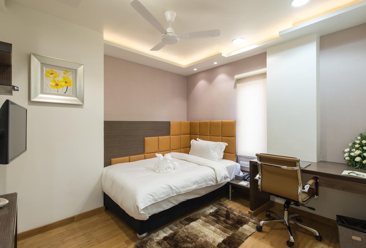בהופאל Hotel Atishay מראה חיצוני תמונה