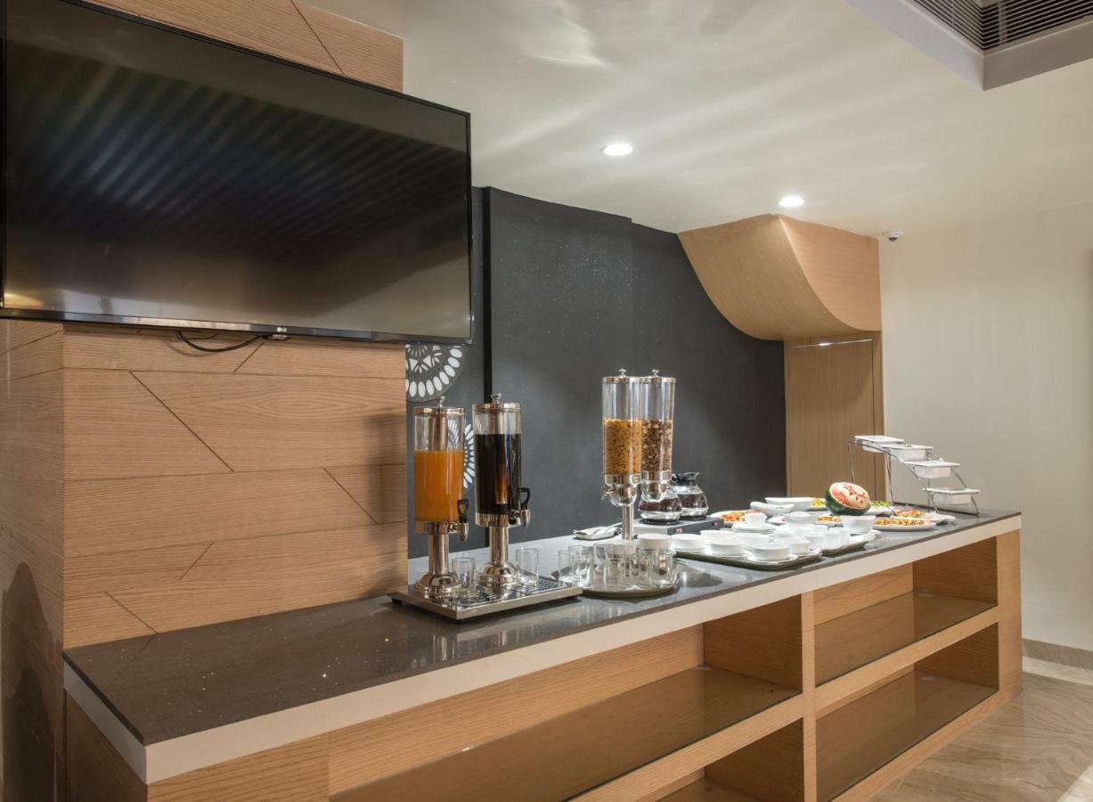 בהופאל Hotel Atishay מראה חיצוני תמונה