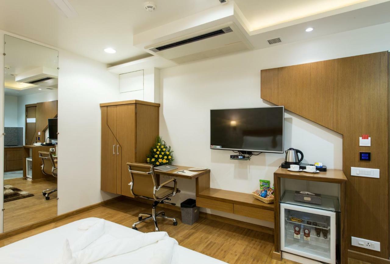 בהופאל Hotel Atishay מראה חיצוני תמונה