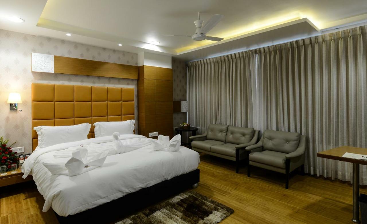בהופאל Hotel Atishay מראה חיצוני תמונה