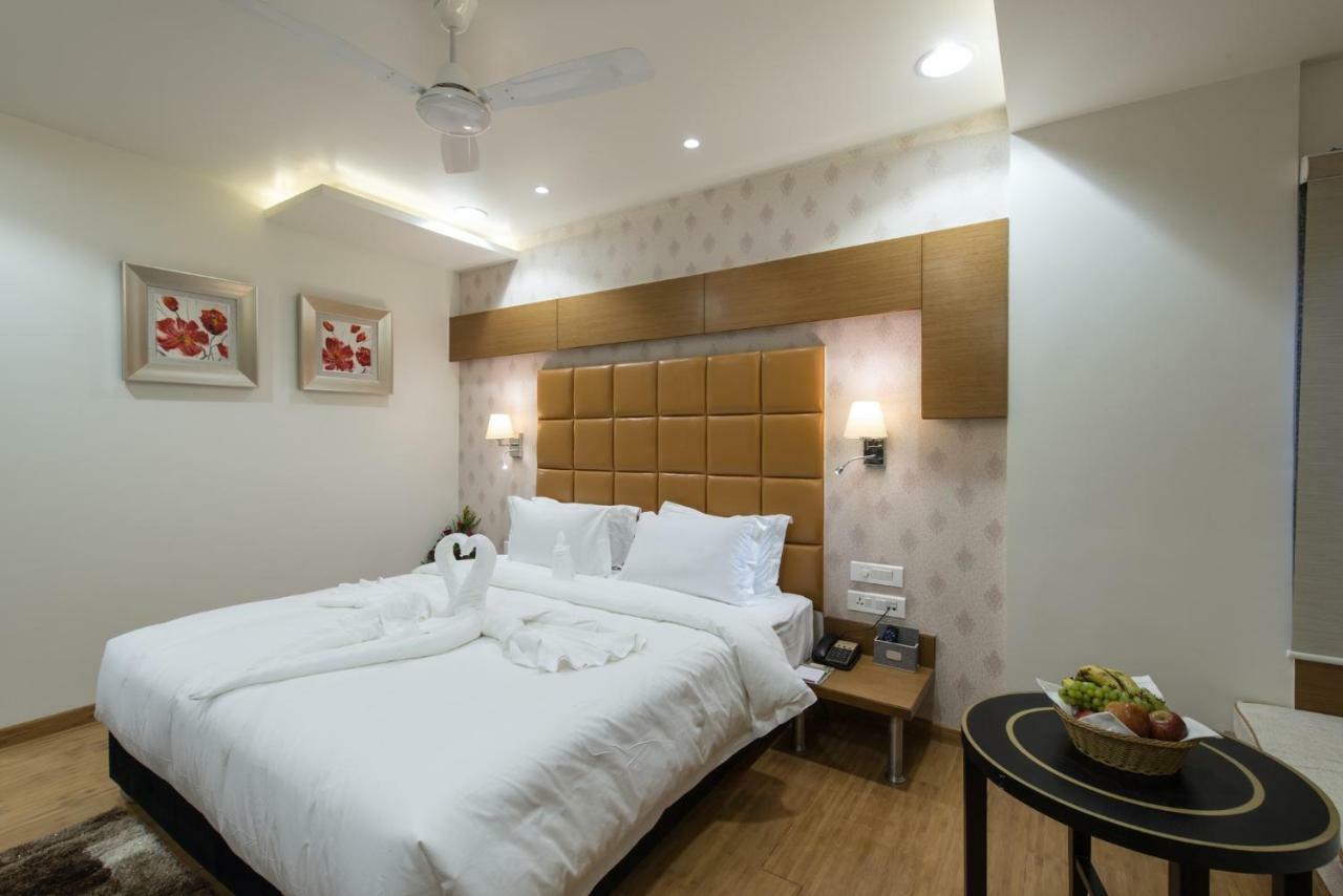 בהופאל Hotel Atishay מראה חיצוני תמונה