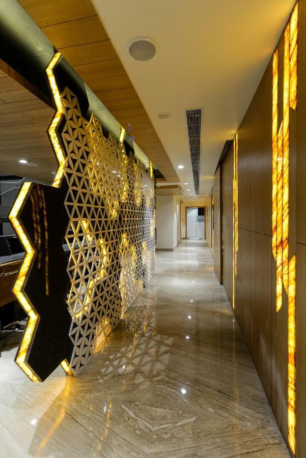 בהופאל Hotel Atishay מראה חיצוני תמונה