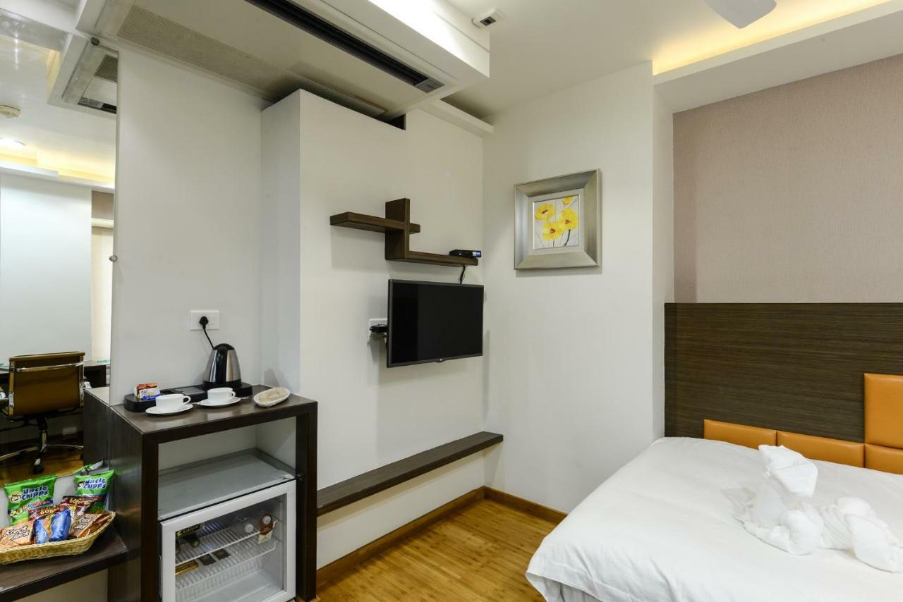 בהופאל Hotel Atishay מראה חיצוני תמונה
