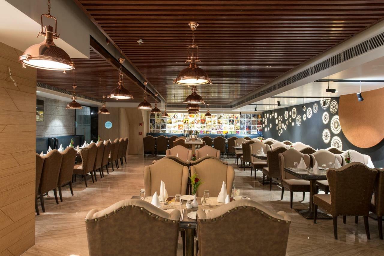 בהופאל Hotel Atishay מראה חיצוני תמונה