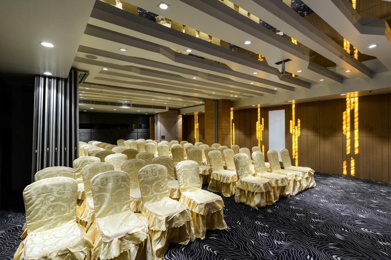 בהופאל Hotel Atishay מראה חיצוני תמונה